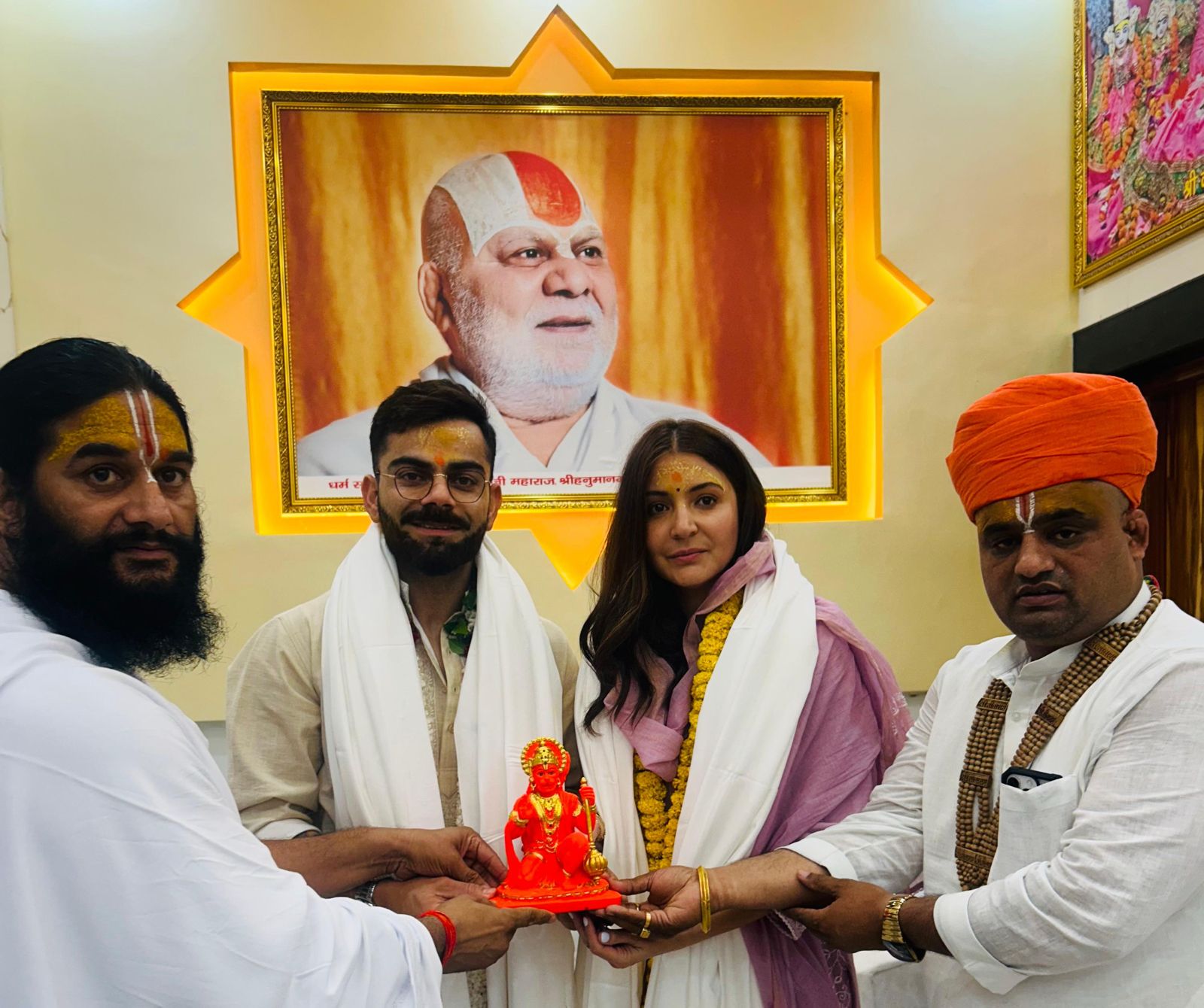 अयोध्या में विराट-अनुष्का ने किया रामलला और बजरंगबली का दर्शन