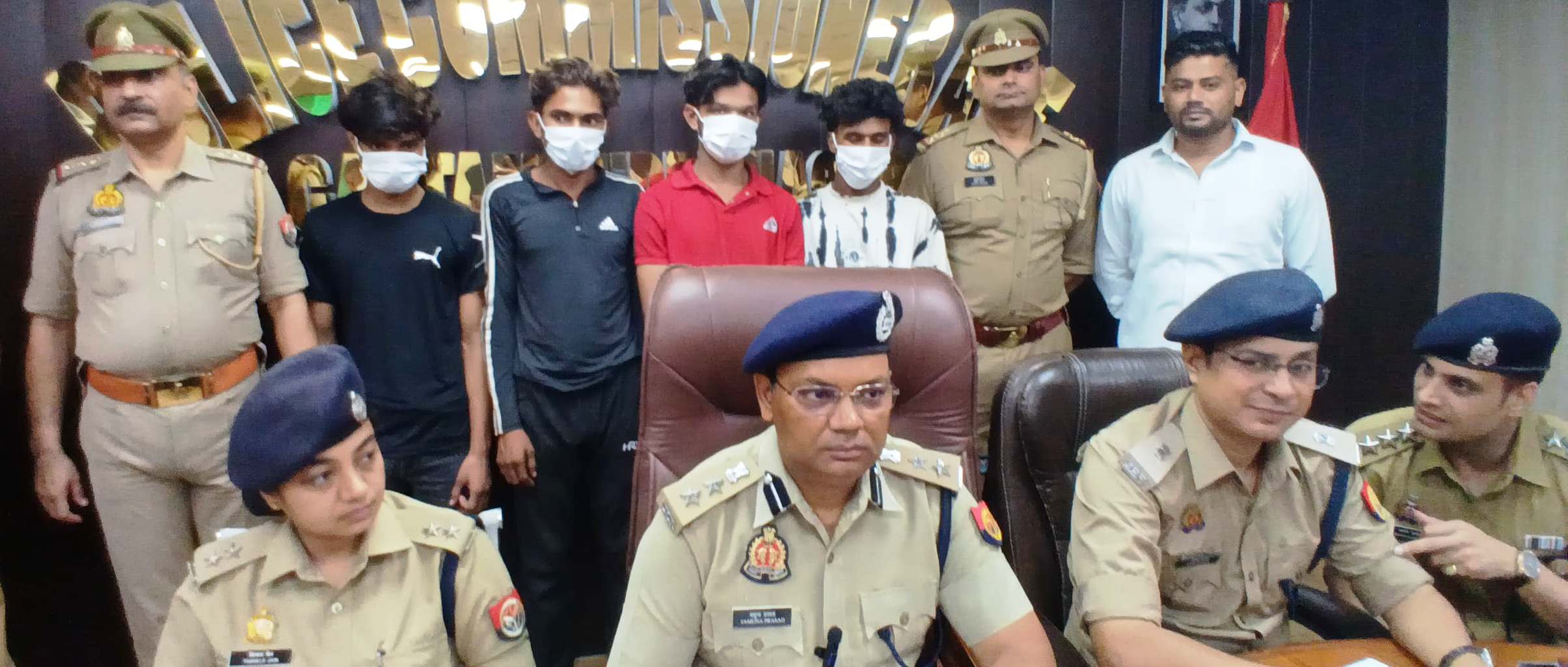 विदेशी नागरिकों को ठगने वाला फर्जी कॉल सेंटर बेनकाब 12 आरोपी गिरफ्तार