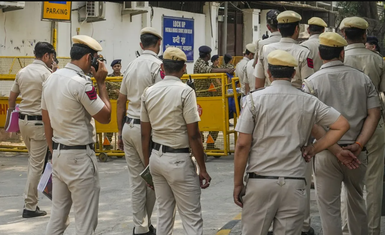 दिल्ली के नेहरू विहार में 9 साल की बच्ची की दुष्कर्म के बाद हत्या सूटकेस में मिला शव