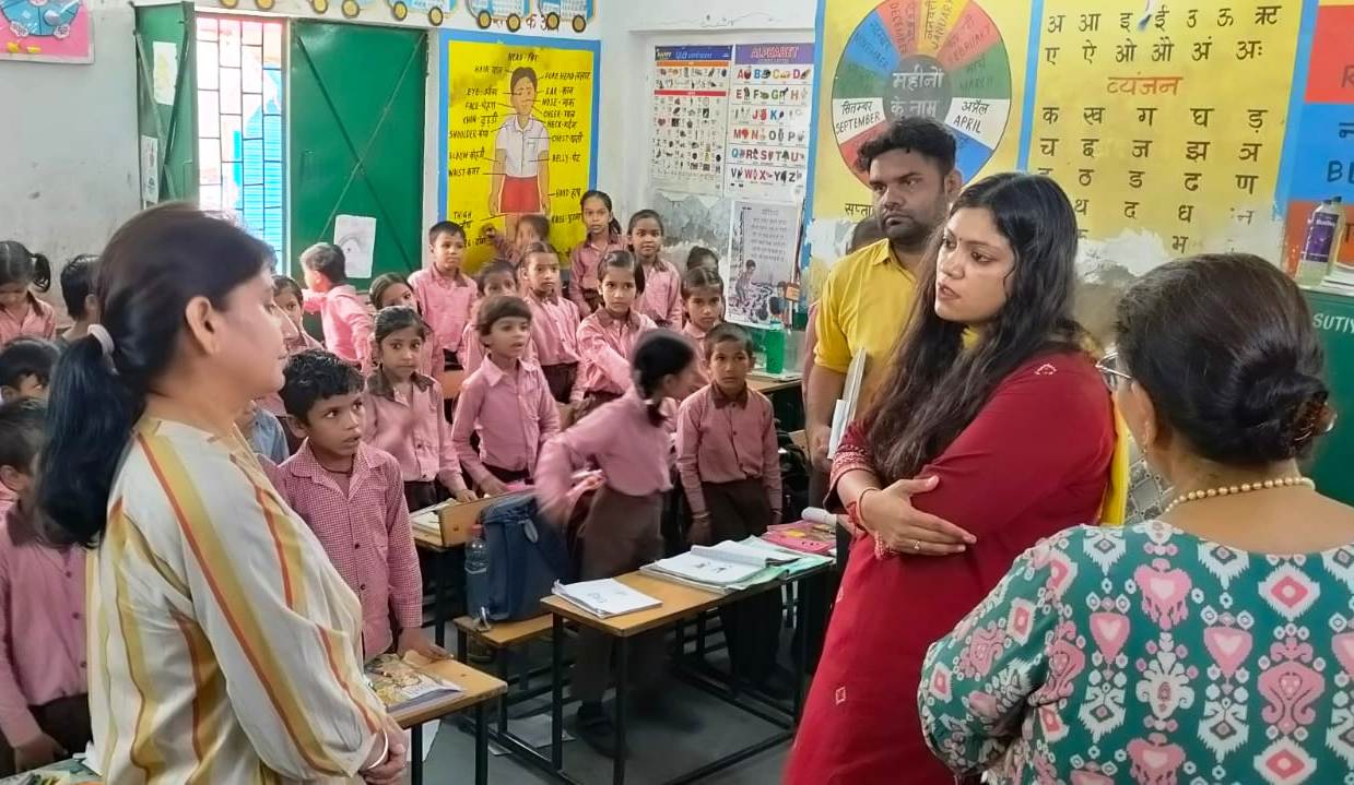प्राथमिक विद्यालयों में यूनिफॉर्म अनिवार्य लापरवाह कर्मचारियों पर कार्रवाई