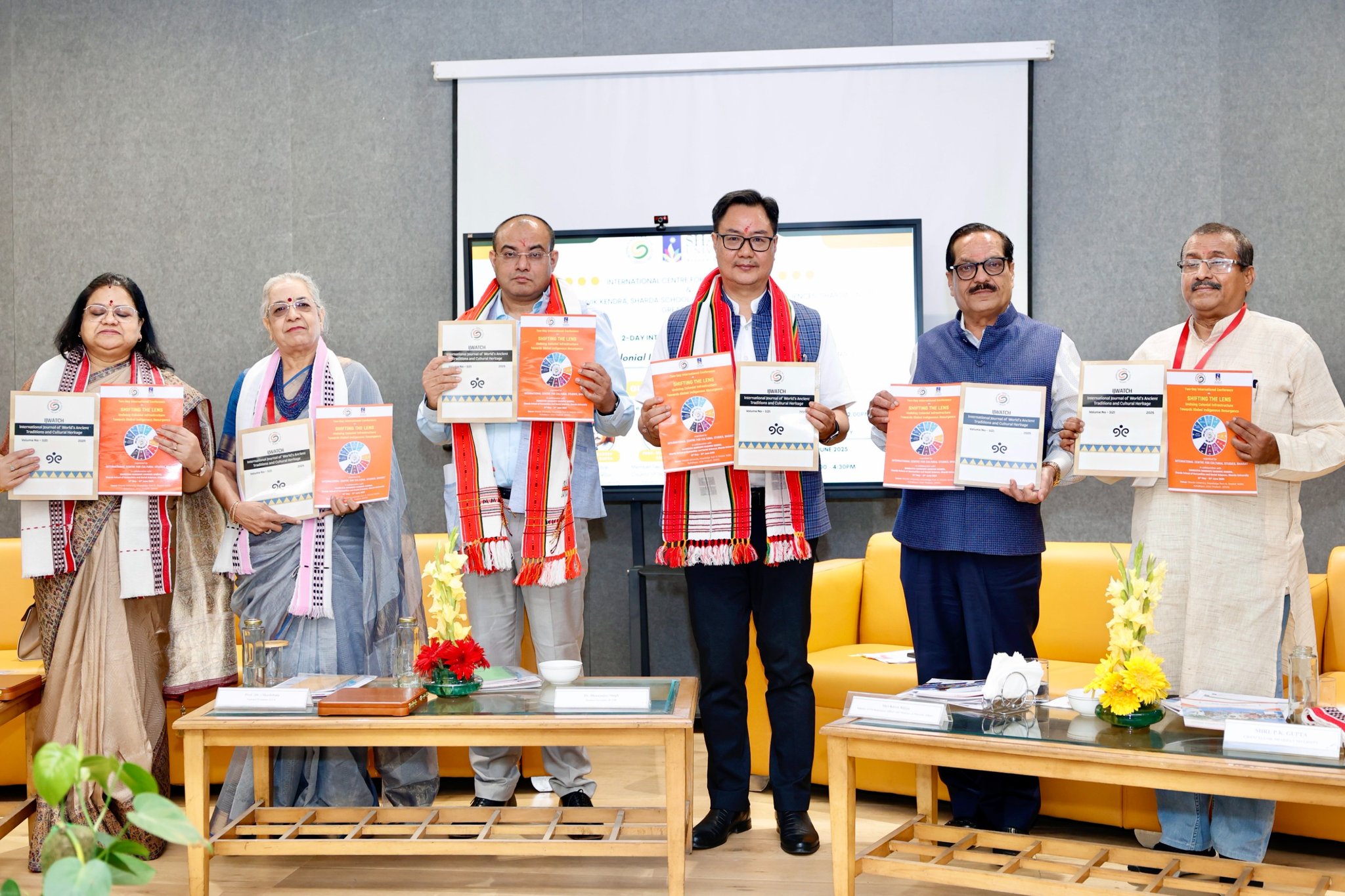 किरेन रिजिजू का नोएडा दौरा हमें अपनी संस्कृति को बचाना होगा विदेशों में अब लोग हिंदी में करते हैं बात