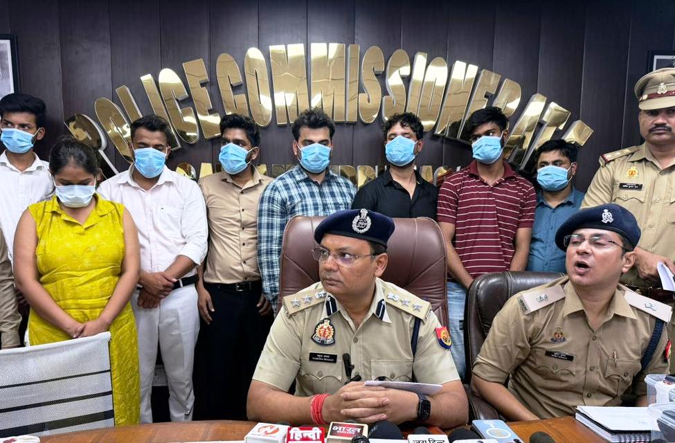 नोएडा में फर्जी कॉल सेंटर का भंडाफोड़ लोन व पॉलिसी के नाम पर ठगी करने वाला गैंग गिरफ्तार