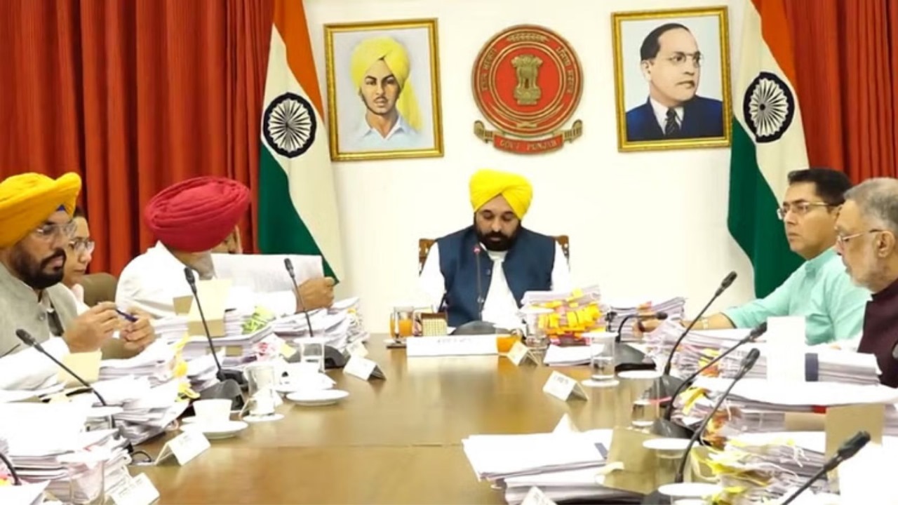 पंजाब में बेअदबी करने पर मिलेगी सख्त सजा कैबिनेट मीटिंग में बिल को मंजूरी अब सरकार का मकसद उम्रकैद  