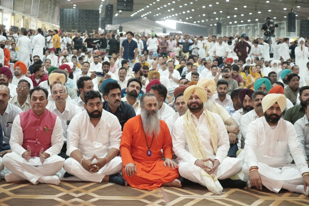 गुरु पूर्णिमा महोत्सव – दिव्य समर्पण और आत्मोद्धार का पावन पर्व 