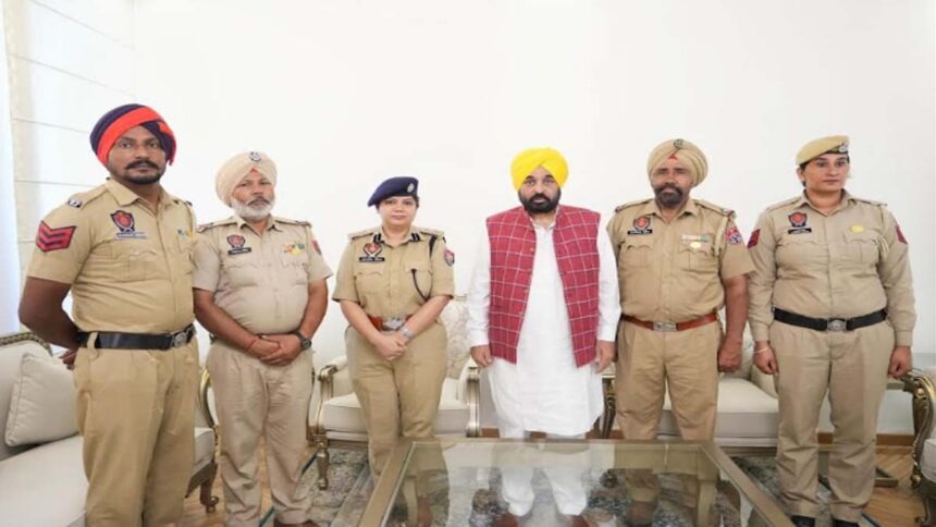 11 लोगों की जान बचाने वाले चार जाँबाज़ पुलिस कर्मियों को मिलेगा ‘मुख्यमंत्री रक्षक पदक
