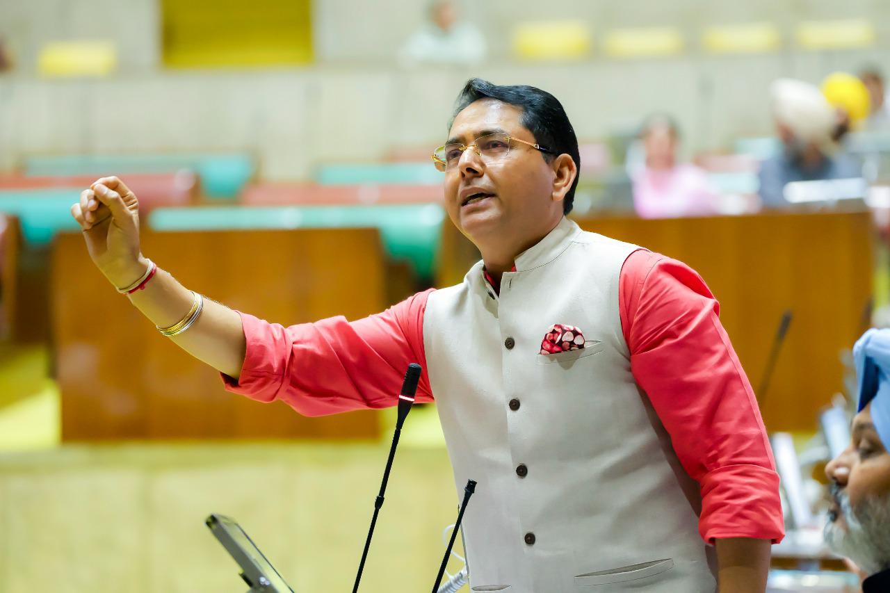 वह पंजाब विधानसभा में जल संसाधन मंत्री द्वारा बीबीएमबी संस्थानों में सीआईएसएफ की तैनाती के विरोध में पेश किए गए अधिक