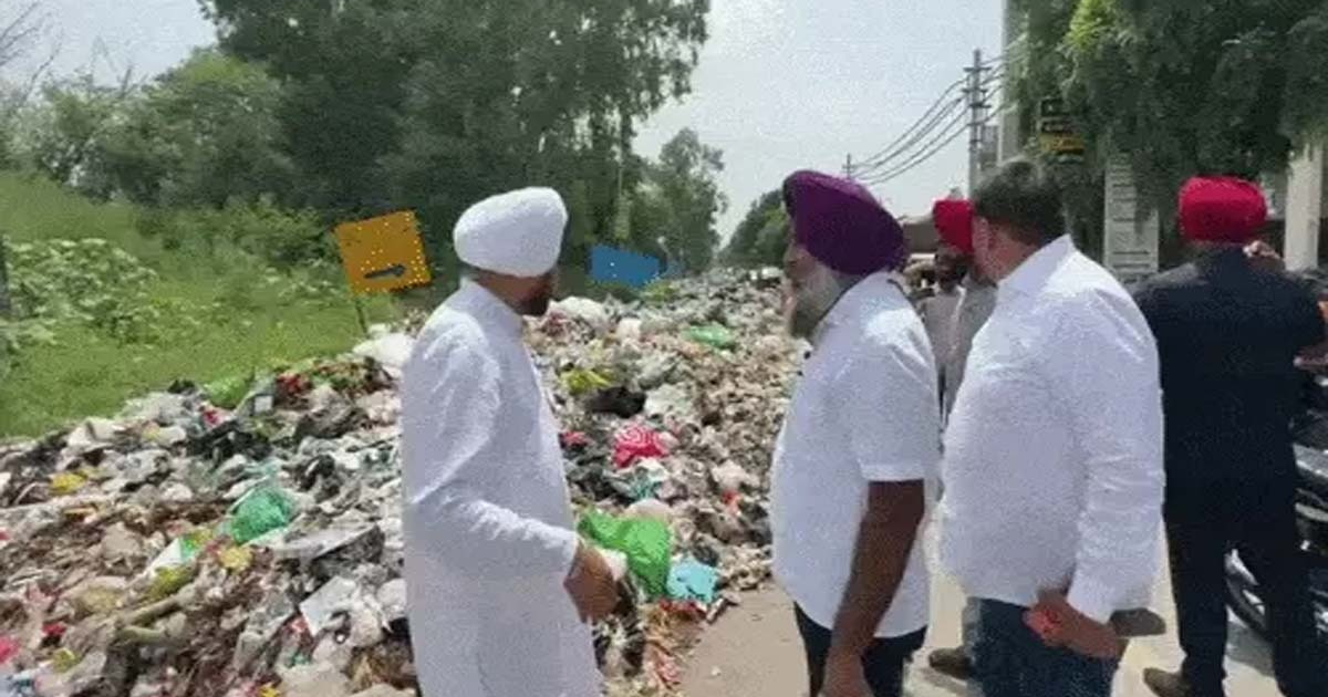 जालंधर में कूड़े के ढेर देख भड़के सांसद चन्नी dc-cp नहीं मिले तो पंजाब सरकार पर बरसे