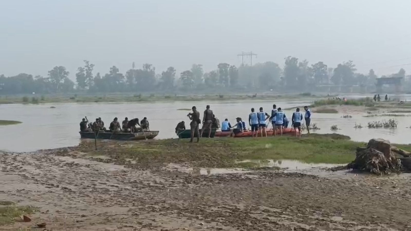 जालंधर में सतलुज दरिया किनारे  ndrf sdrf की टीमें पहुंची बाढ़ से निपटने के लिए किया सुरक्षा अभ्यास 