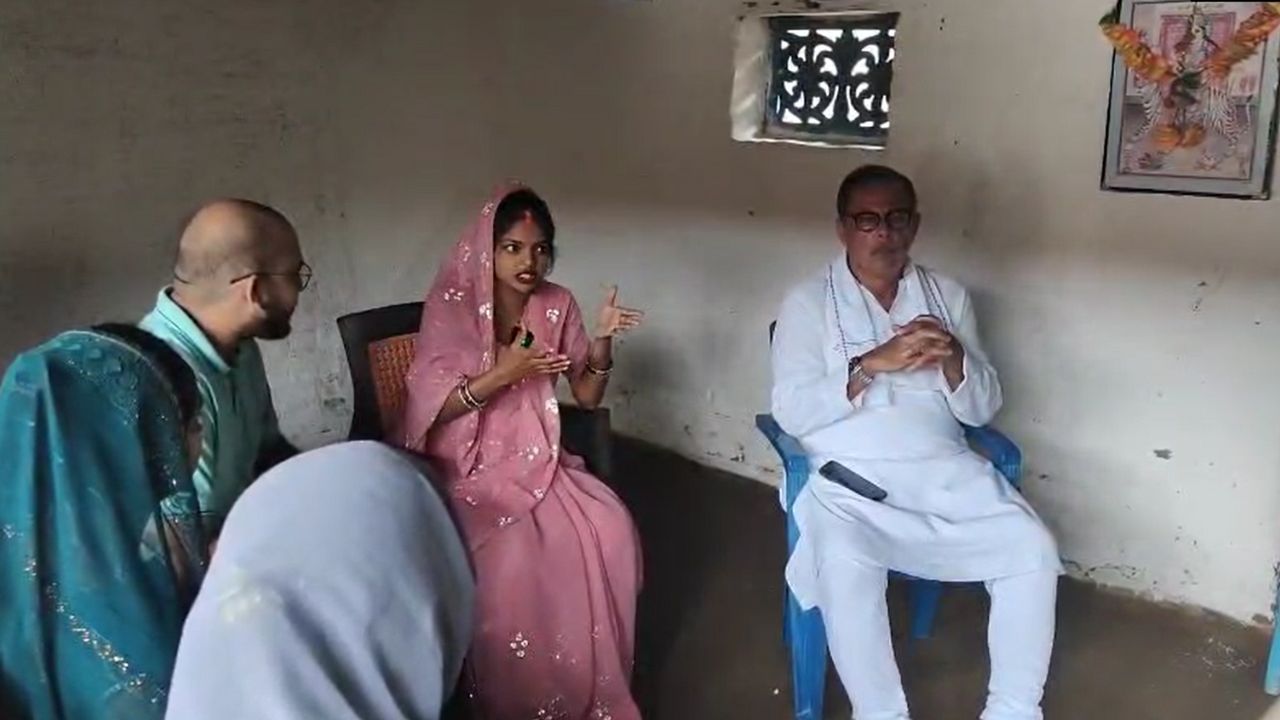जब सरकार ने छोड़ा साथ तब राहुल भैया बने सहारा सीधी में निजी खर्चे से बनवाई सड़क