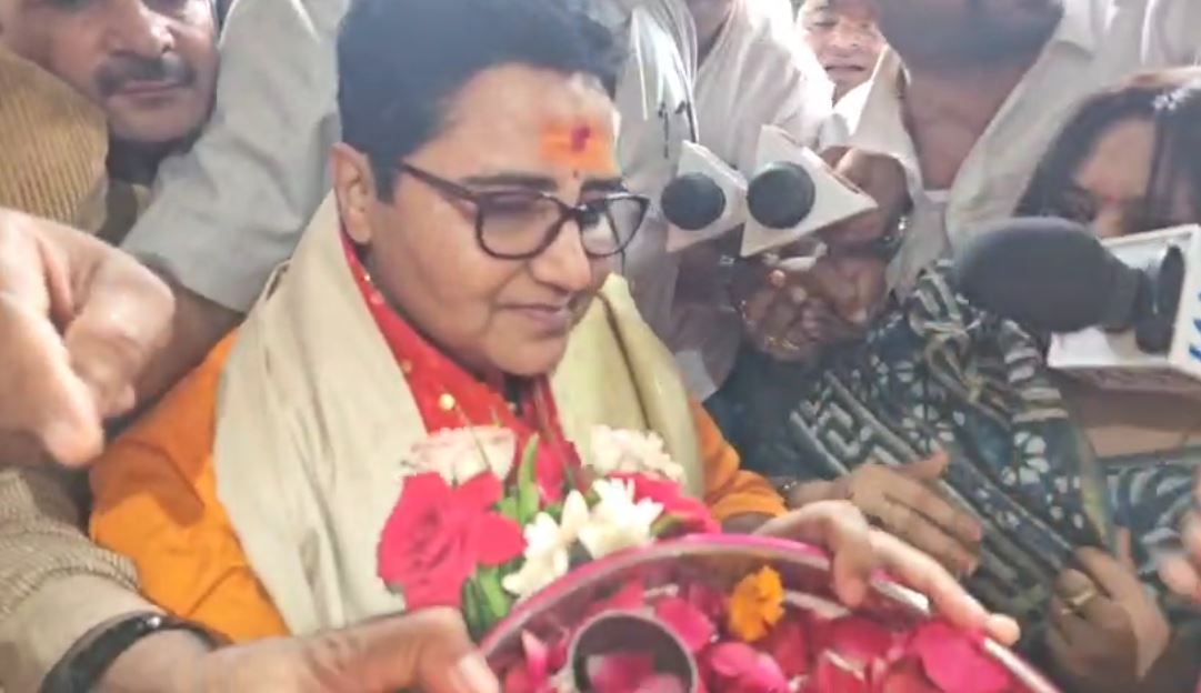 भोपाल में साध्वी प्रज्ञा सिंह ठाकुर का जोरदार स्वागत मालेगांव बम धमाके से बरी होने के बाद कांग्रेस पर बड़ा हमला