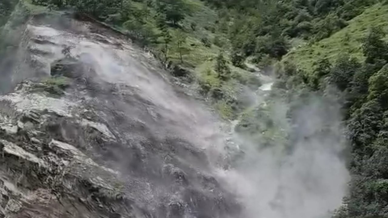 चमोली में टीएचडीसी हाइड्रो प्रोजेक्ट साइट पर जबरदस्त भूस्खलन 8 मजदूर घायल 