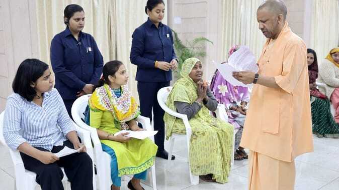 इंदौर के प्लास्टिक फैक्ट्री में भीषण आग इलाके में काले धुआं से भरा आसमान