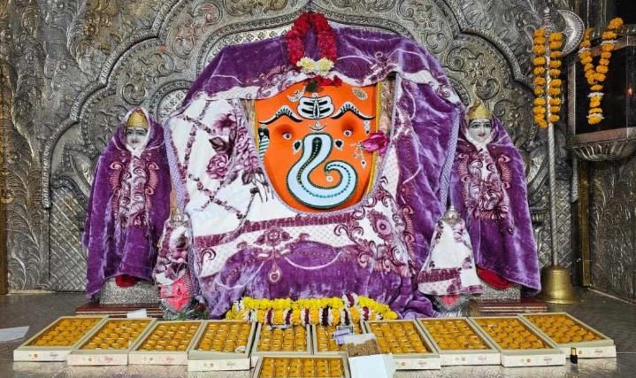 mahakaleshwar महाकाल की शरण में "बेबी जॉन" की स्टार कास्ट