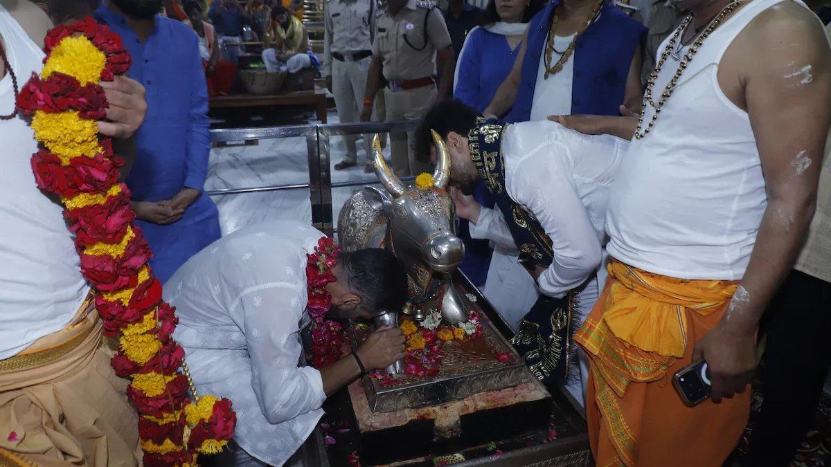 akshay tiger visit ujjain अक्षय कुमार और टाइगर ने बाबा महाकाल के किए दर्शन