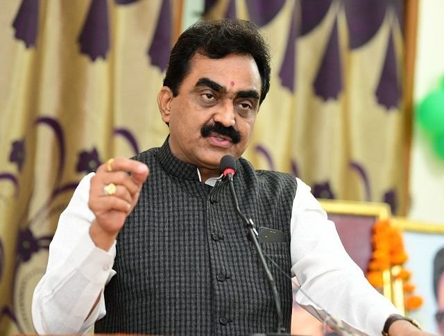 राकेश सिंह बयान mp के मंत्री बोले- “जब तक सड़कें रहेंगी गड्ढे भी रहेंगे”