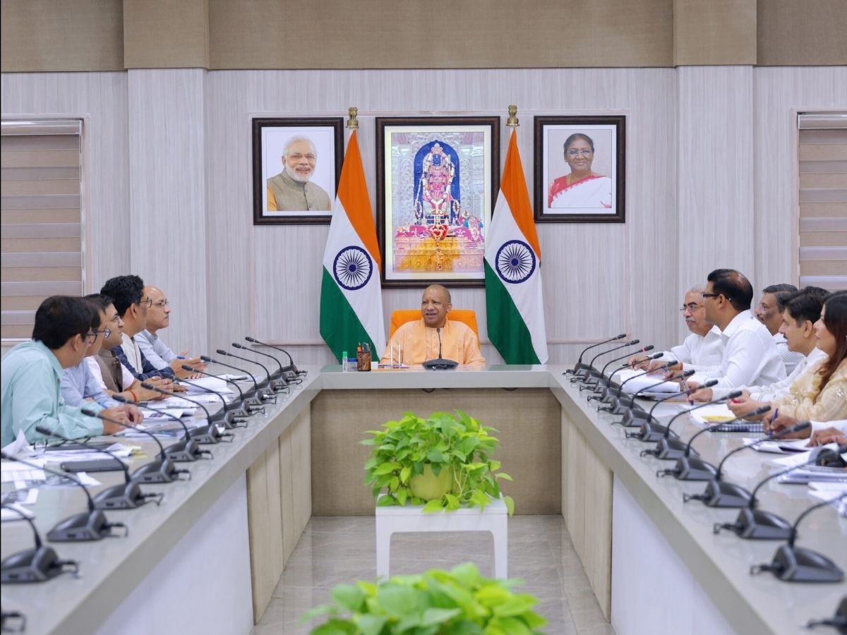 हथकरघा विभाग की समीक्षा बैठक cm योगी ने दिए निर्देश