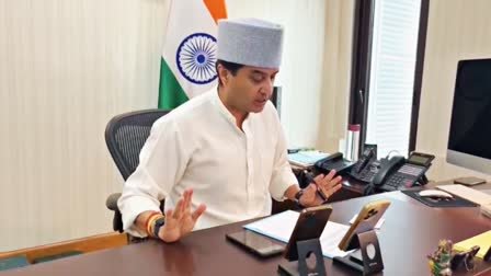 jyotiraditya scindia news रात भर महाराज को नहीं आई नींद केंद्रीय मंत्री सिंधिया लेते रहे अपडेट