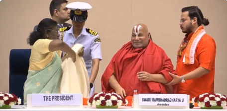 jagadguru ramabhadracharya jnanpith award 2023 जगद्गुरु रामभद्राचार्य को ज्ञानपीठ पुरस्कार 2023 से सम्मानित सीएम योगी ने दी बधाई