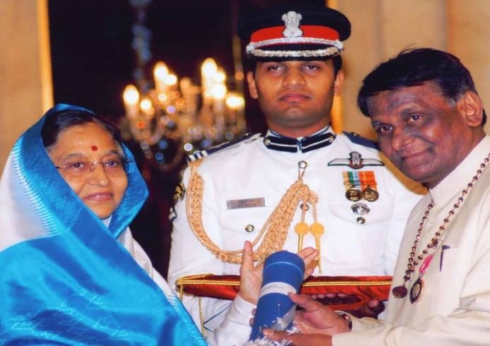  padma shri dr surendra dubey पद्मश्री हास्य कवि डॉ सुरेंद्र दुबे का निधन साहित्य जगत और राजनीतिक मंचों में शोक की लहर