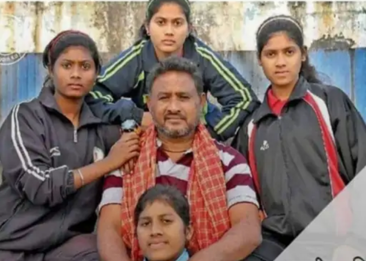 durg 6 बच्चों के सर से उठा पिता का साया कोर्ट परिसर में लटकती मिली लाश