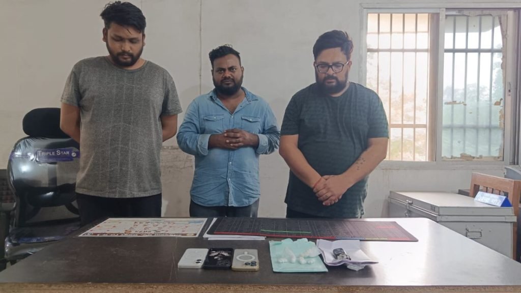 raipur cocaine smuggling रायपुर में कार से कोकीन की तस्करी 3 आरोपी गिरफ्तार