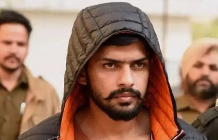 लॉरेंस बिश्नोई के इंटरव्यू पर 2 डीएसपी समेत 7 पुलिसकर्मी सस्पेंड