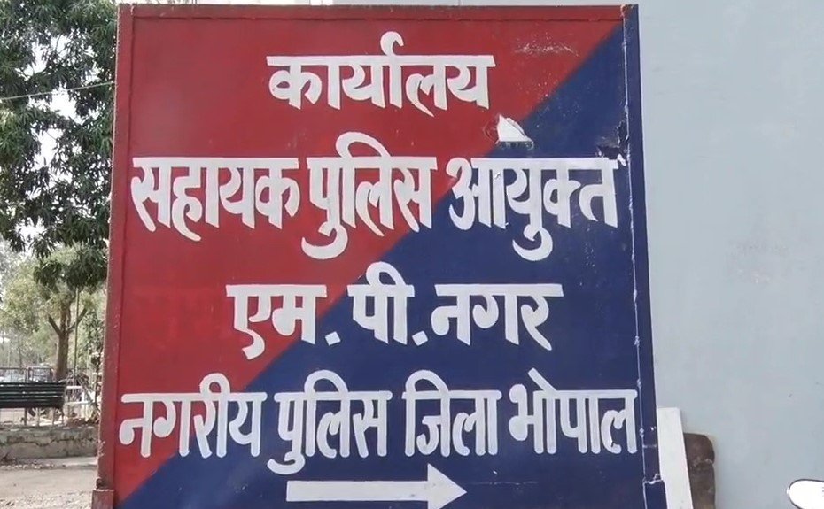 गैलन गांव में बारातियों पर पथराव दूल्हा और सरपंच घायल गाड़ियां क्षतिग्रस्त