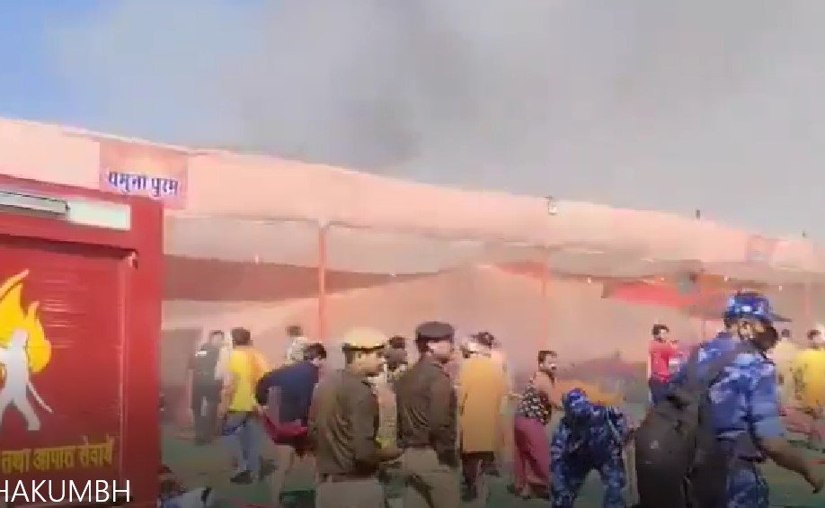 indore fire इंदौर में पार्किंग स्टेशन की पुलिया के नीचे लगी आग डेढ़ घंटे में पाया गया काबू
