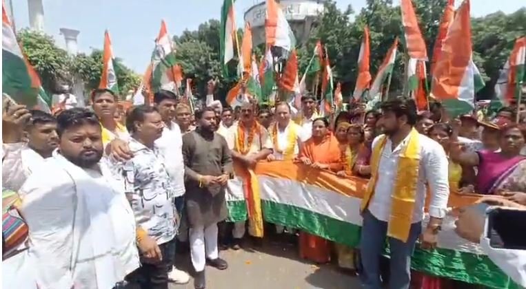 amroha news शौर्य तिरंगा यात्रा से गूंजा गजरौला भारतीय सेना को समर्पित रहा आयोजन