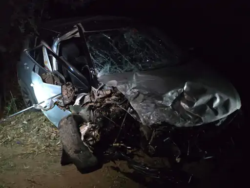 chhattisgarh car accident news छत्तीसगढ़ में 2 कारों की जोरदार टक्कर कॉन्स्टेबल के परिवार की मौत