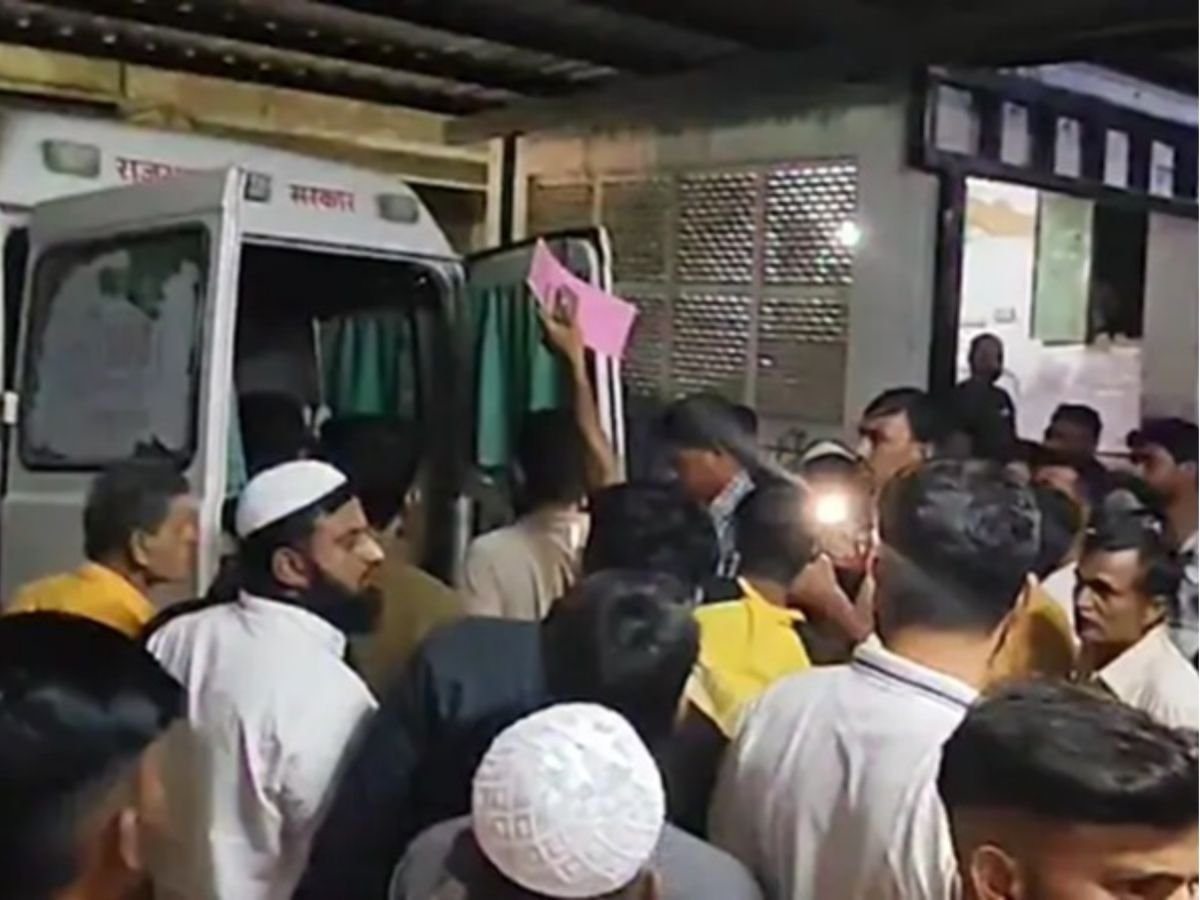 rajasthan news  मजदूरों से भरी टैक्सी को डंपर ने मारी टक्कर दो की मौत 13 घायल