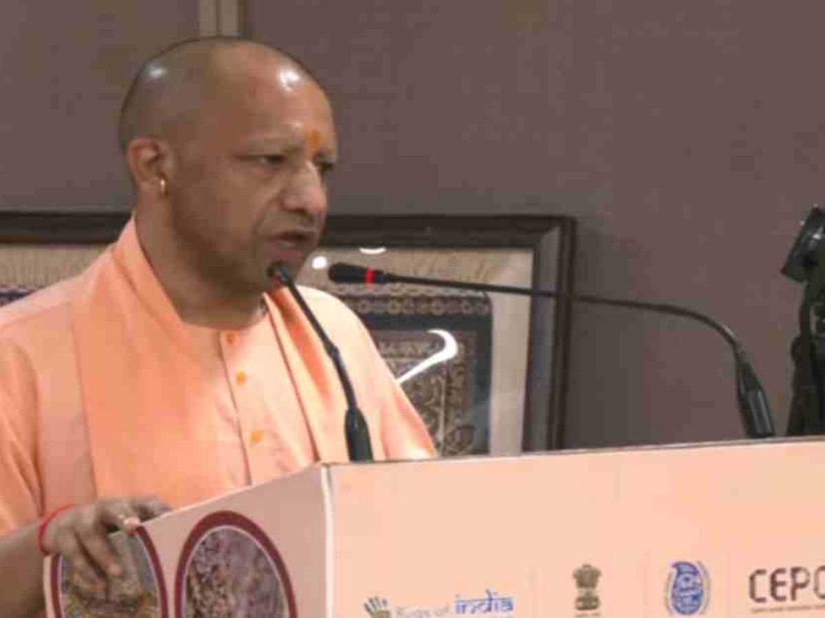 up news  सीएम योगी आदित्यनाथ ने इंटरनेशनल कालीन मेले का किया उद्घाटन