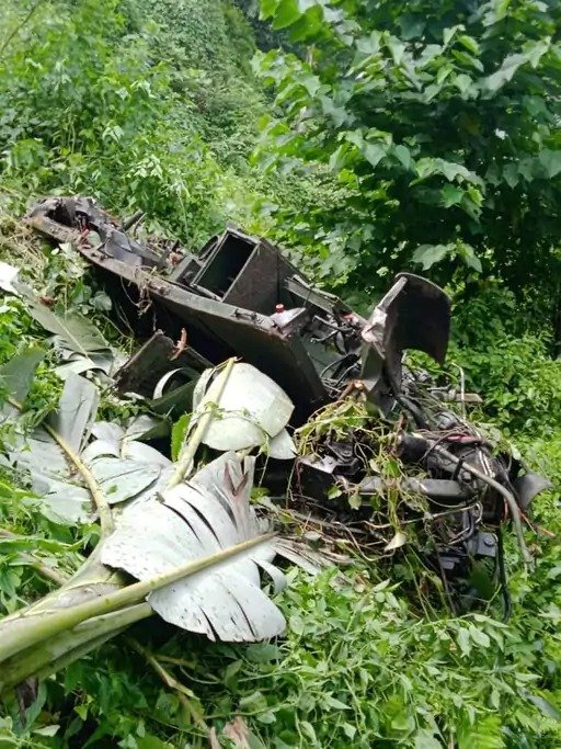 army truck falls  सेना का ट्रक 800 फीट गहरी खाई में गिरा 4 जवान शहीद