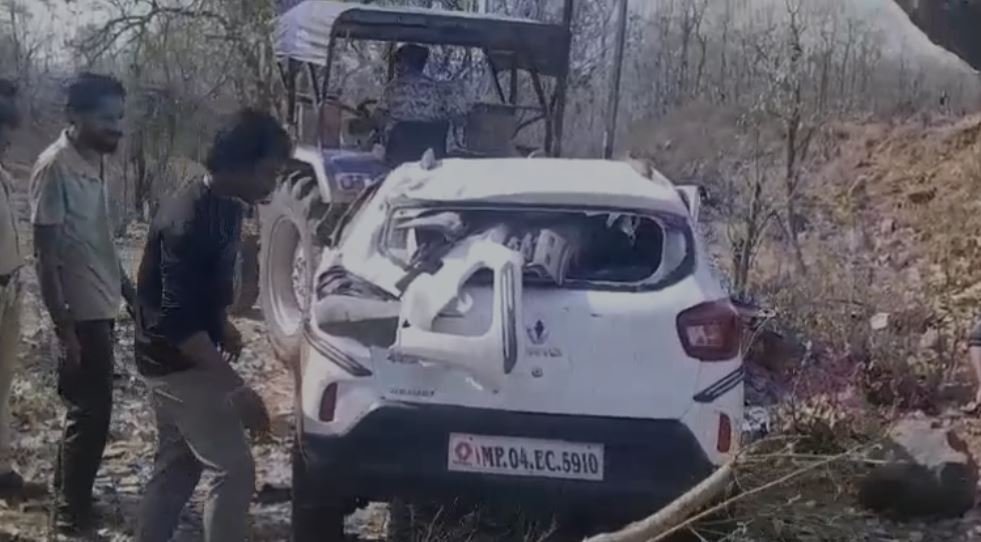 betul news खबर का असर बैतूल में ग्रीन वैली कॉलोनी पर प्रशासन की सख्त कार्रवाई अवैध निर्माण को किया डिस्मेंटल