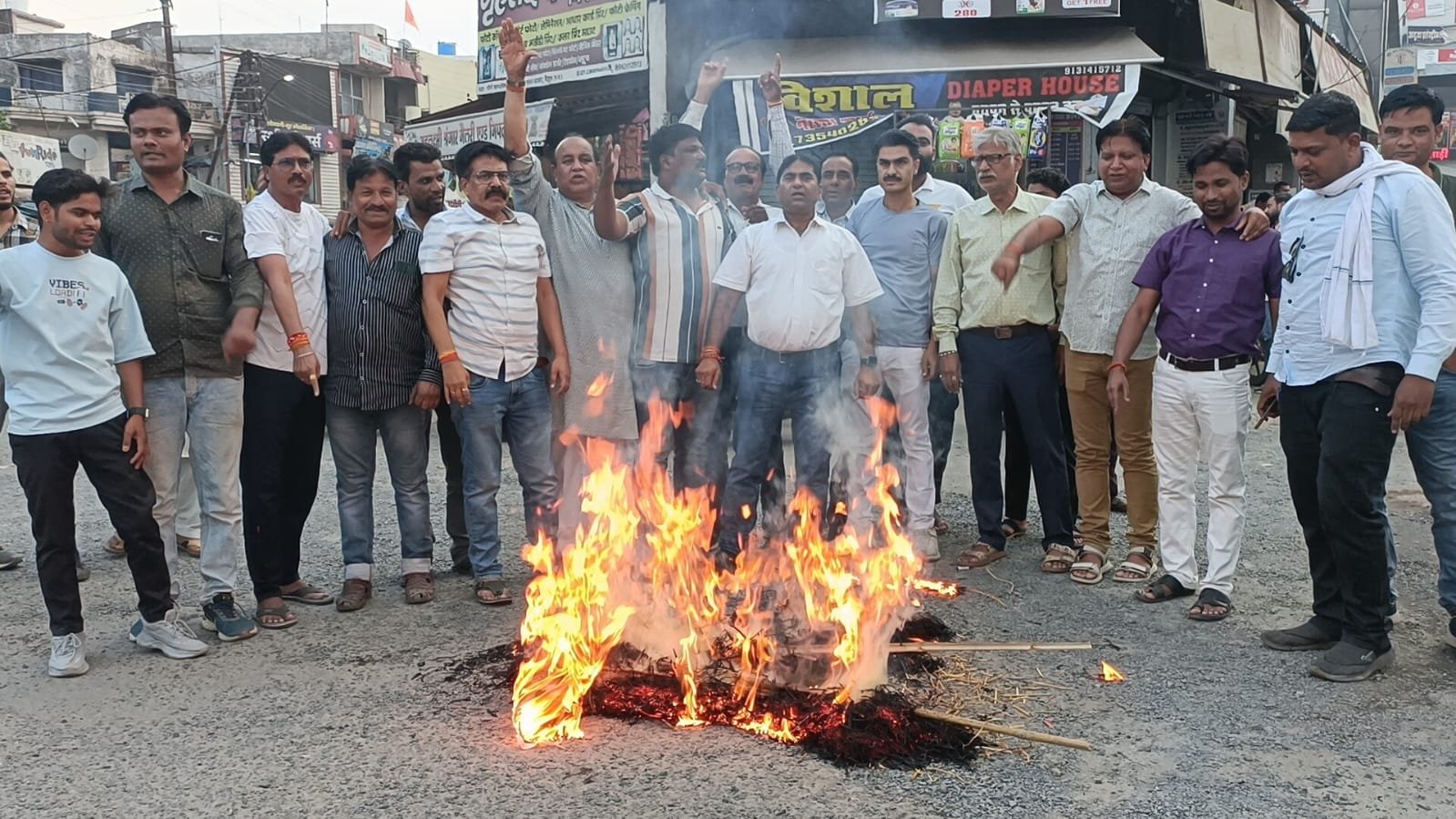 betul news शराब ठेकेदार के गुर्गों की गुंडागर्दी नगर परिषद अध्यक्ष के भतीजे का अपहरण कर की पिटाई