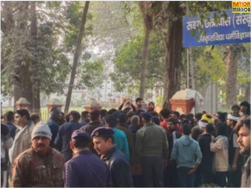 bhu पत्थरबाजी बवाल bhu में मचा बवाल दो गुटों के बीच जमकर हुई पत्थरबाजी