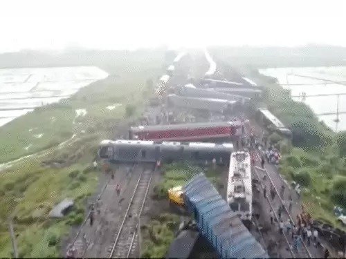 तमिलनाडु में मालगाड़ी से टकराई बागमती एक्सप्रेस 12 डिब्बे पटरी से उतरे 19 यात्री घायल