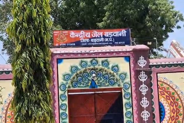 barwani central jail बड़वानी केंद्रीय जेल में क्षमता से दोगुनी संख्या में कैदी नई बैरकों का निर्माण जारी