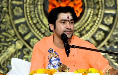 dhirendra shastri on lenskart लेंसकार्ट पर भड़के धीरेंद्र शास्त्री कहा- नक्कटा तू अपनी कंपनी लाहौर में खोल ले