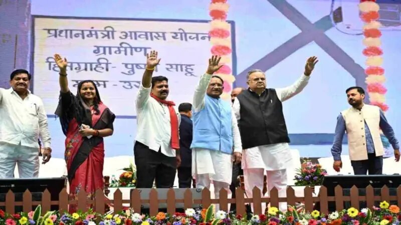 cg news सीएम साय ने हितग्राहियों के खाते में पहली किस्त की ट्रांसफर