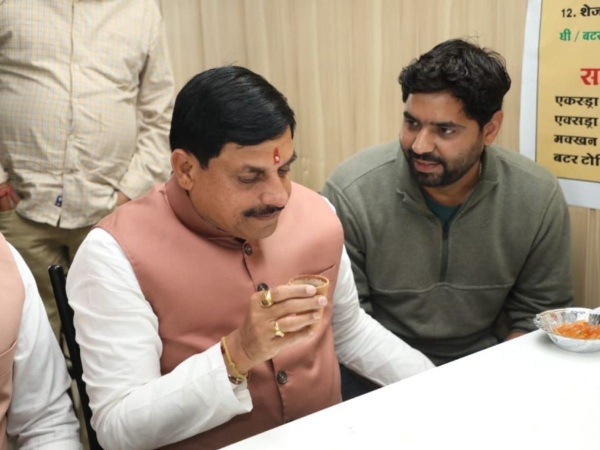 cm dr mohan reached indore cm डॉ मोहन पहुंचे इंदौर खांए फेमस इंदौरी पोहा