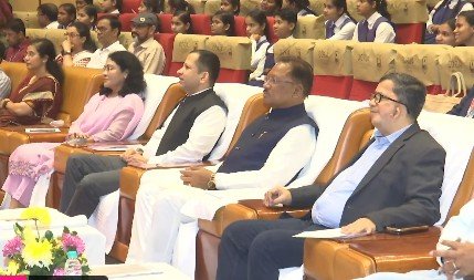 जागरूकता से थमेंगे सड़क हादसे सीएम साय ने सड़क सुरक्षा सम्मान समारोह में दिया सुरक्षा का मंत्र