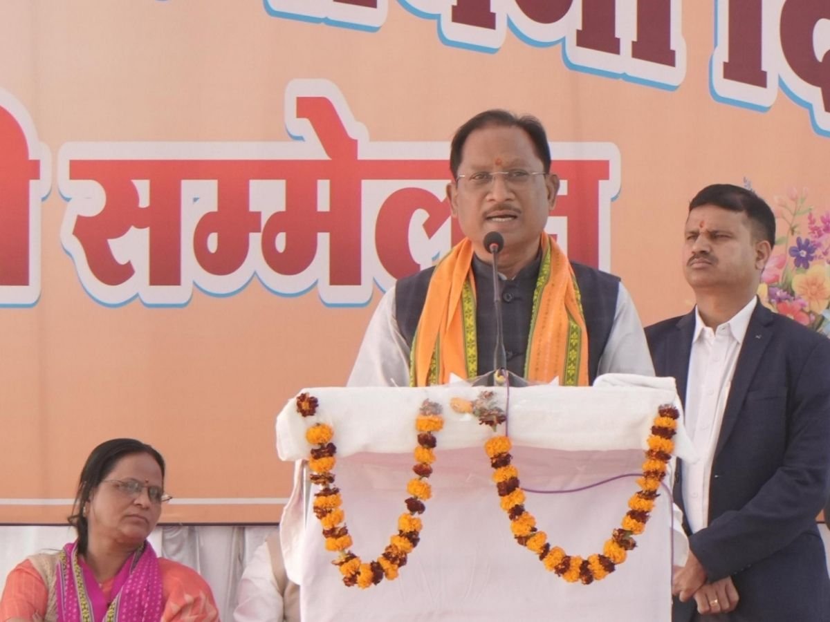 मुख्यमंत्री विष्णुदेव साय ने की स्वामी विवेकानंद की जयंती पर उन्हें नमन कर पुष्पांजलि अर्पित