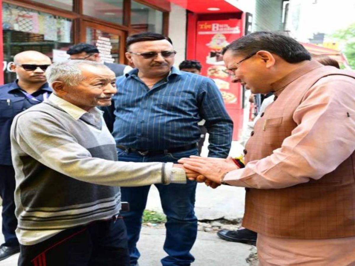 काम में लापरवाही बर्दाश्त नहीं cm धामी ने अधिकारी की लगाई क्लास