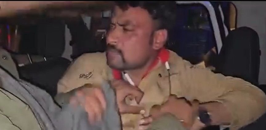 chhatarpur viral news आरक्षक ने कार में मारी टक्कर sp ने किया सस्पेंड