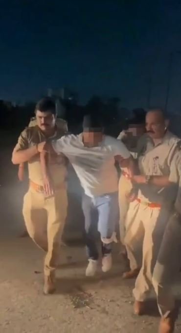 cm योगी बोले - सनातन को तोड़ने की कोशिश शरणार्थियों ने उंगली पकड़कर गला दबाने का काम किया