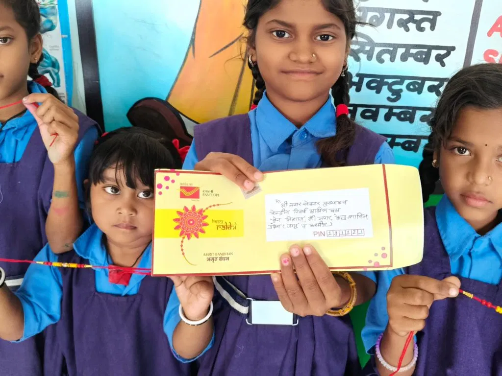 chhattisgarh छग पर देशभक्ति की मिसालबेटियों ने भेजीं कश्मीर के जवानों के लिए राखियां