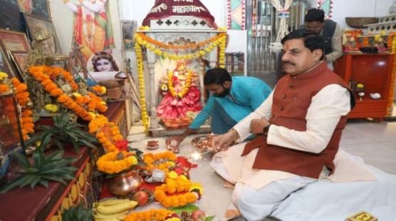chief minister cm मोहन यादव ने दीपावली पर मुख्यमंत्री आवास में मां लक्ष्मी की पूजा कर समृद्धि की कामना की