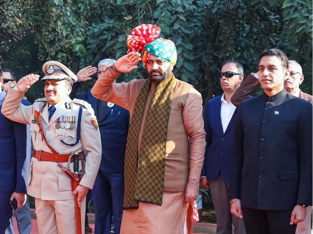 chief minister nayab singh saini on republic day मुख्यमंत्री नायब सिंह सैनी ने गणतंत्र दिवस पर फ़हराया ध्‍वज