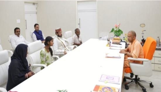 dalit rights रायबरेली मॉब लिंचिंग मामला हरिओम की पत्नी संगीता ने की सीएम योगी से मुलाकात
